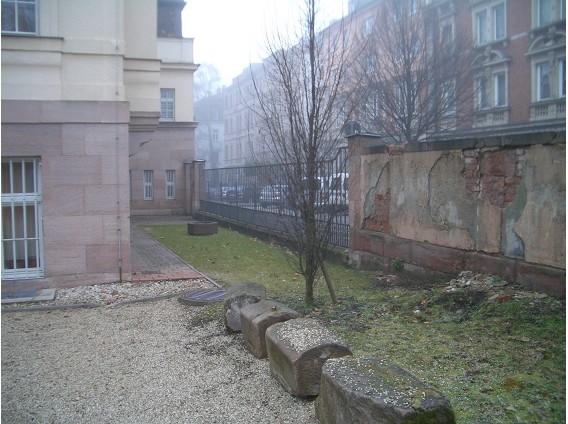 Einfriedungsmauer BA f&uuml;r Befragungswesen